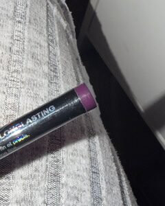 eyeliner feutre ultra fin et précis violet n°4