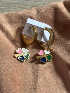 boucle d'oreille trèfle couleur (doré)